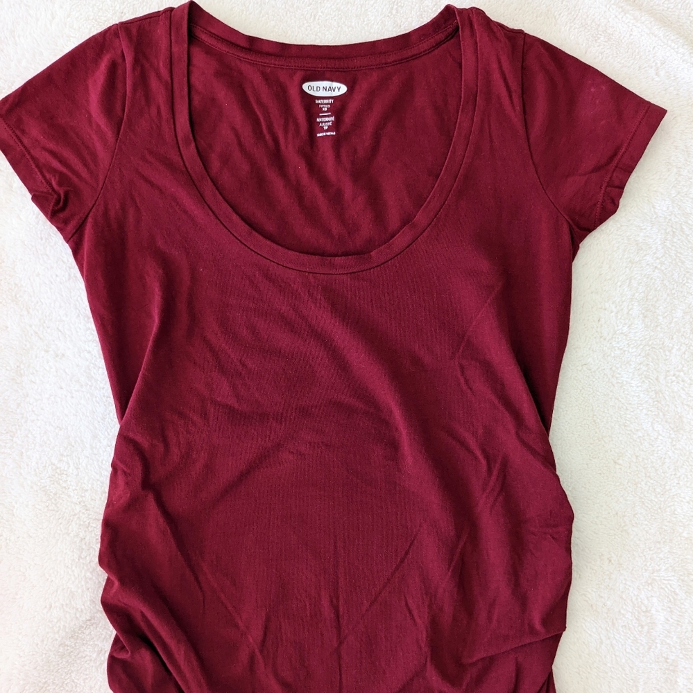 Old Navy Maternity Fitted Red T-shirt. Size XS
